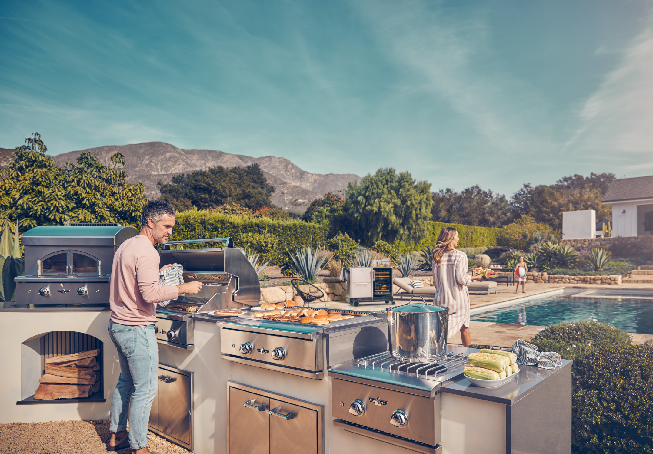 Dometic mobile outdoor bar